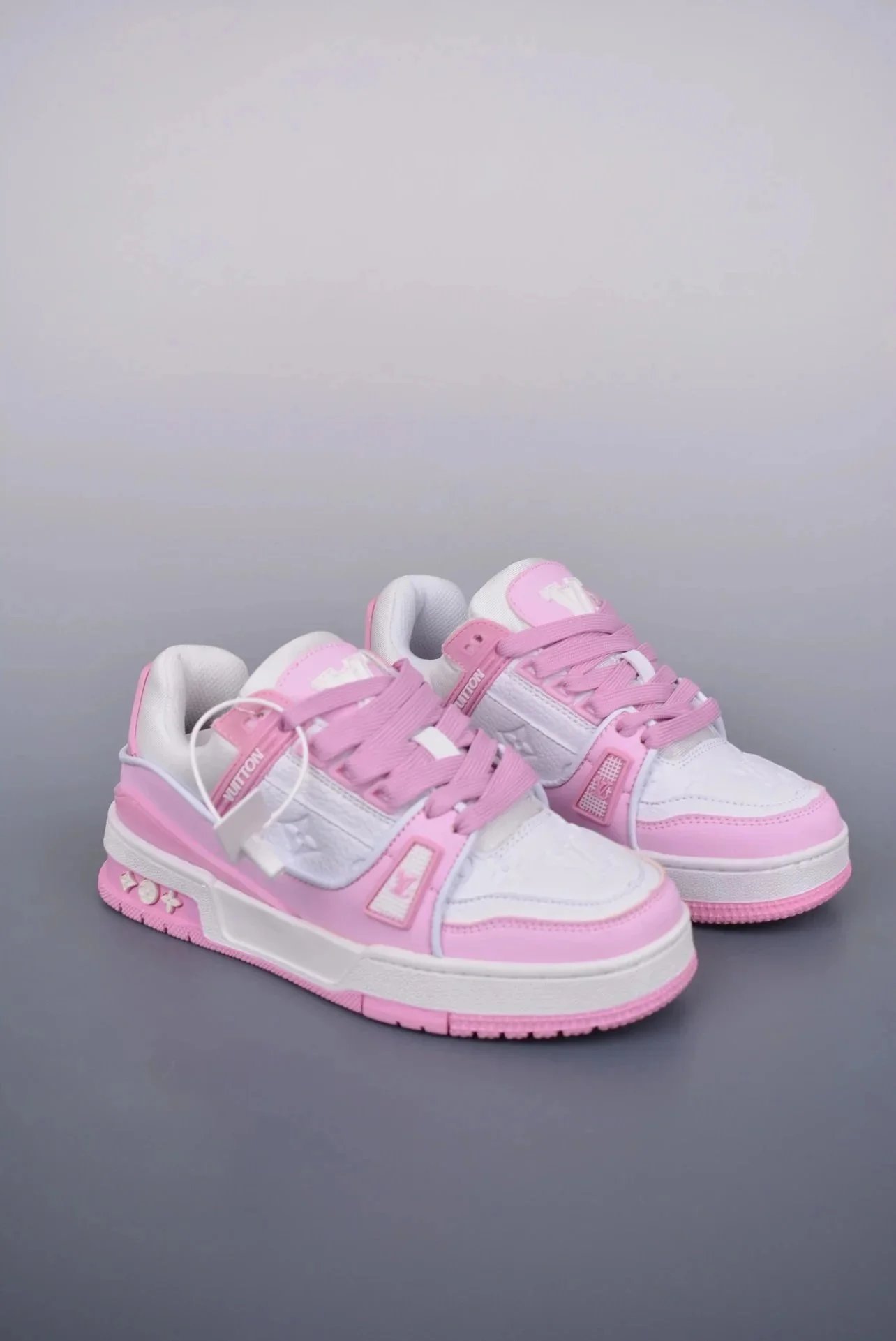 High-quality, classic, versatile casual sneakers in TX 13