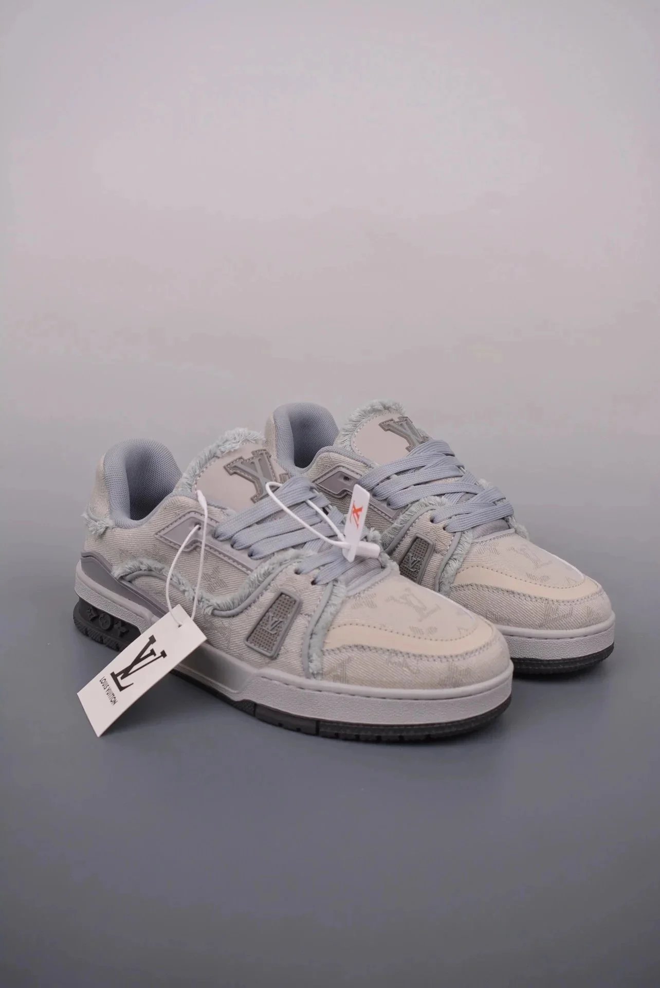 High-quality, classic, versatile casual sneakers in TX 10