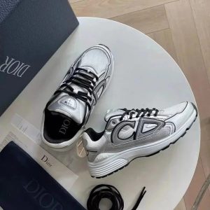 YHH08 Casual Sneakers