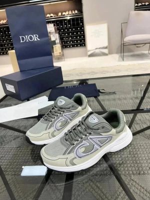 YHH08 Casual Sneakers