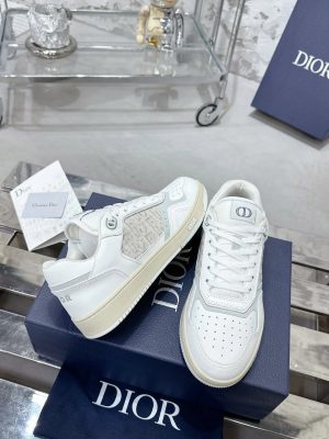 Casual Sneakers – 35 Styles