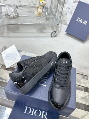 Casual Sneakers – 35 Styles