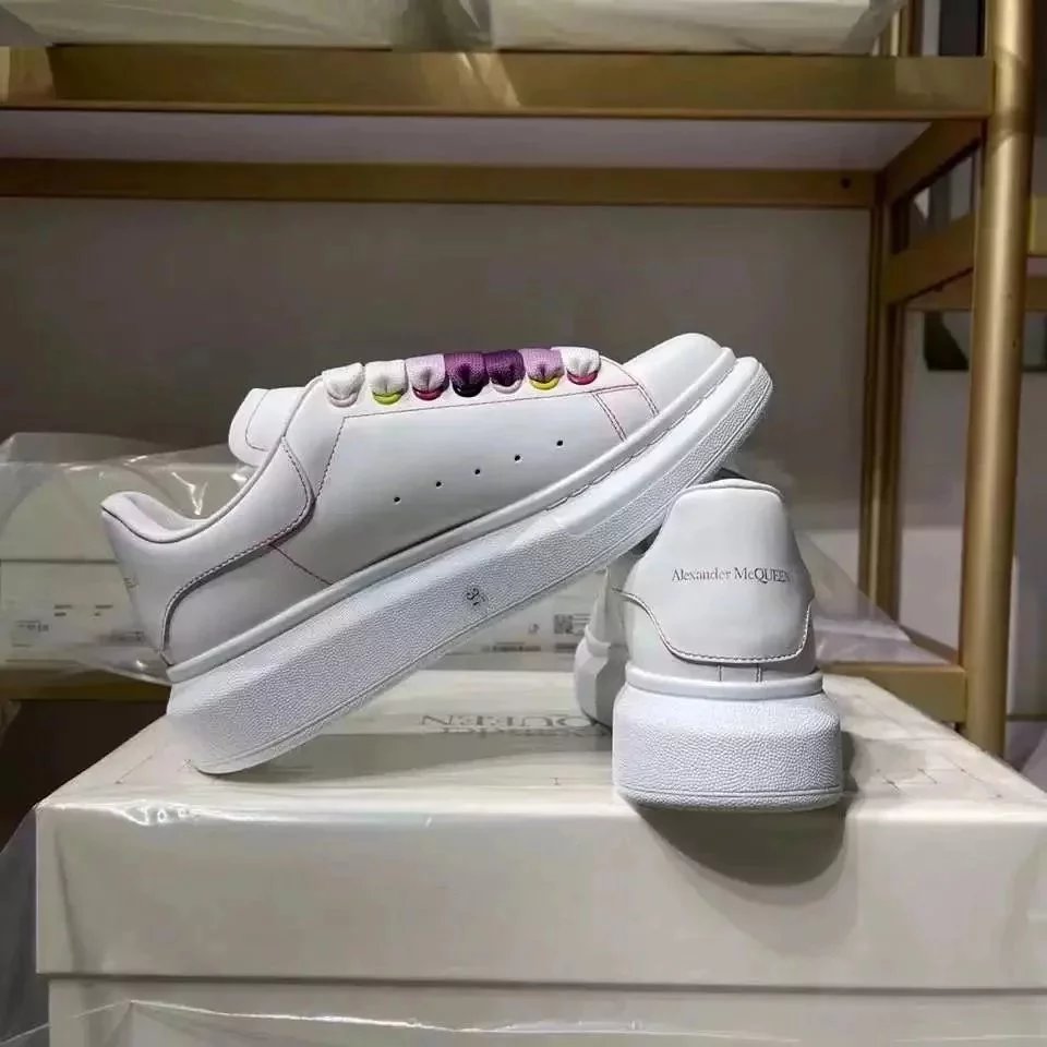 A fashionable pair of shoes – Style 06