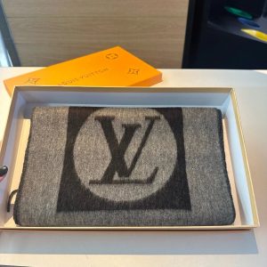Unisex Scarves & Gloves – 33 Styles