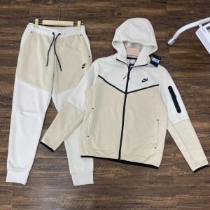 Matching Tracksuits – 25 Styles