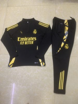 Matching Tracksuits – 39 Styles