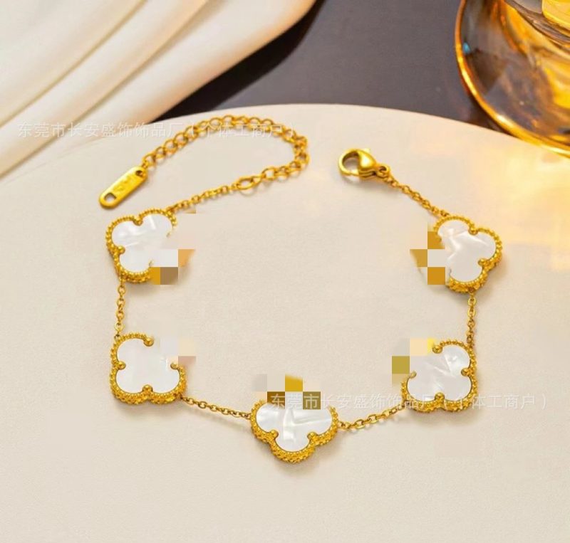 Style Gold tail chain 15MM white