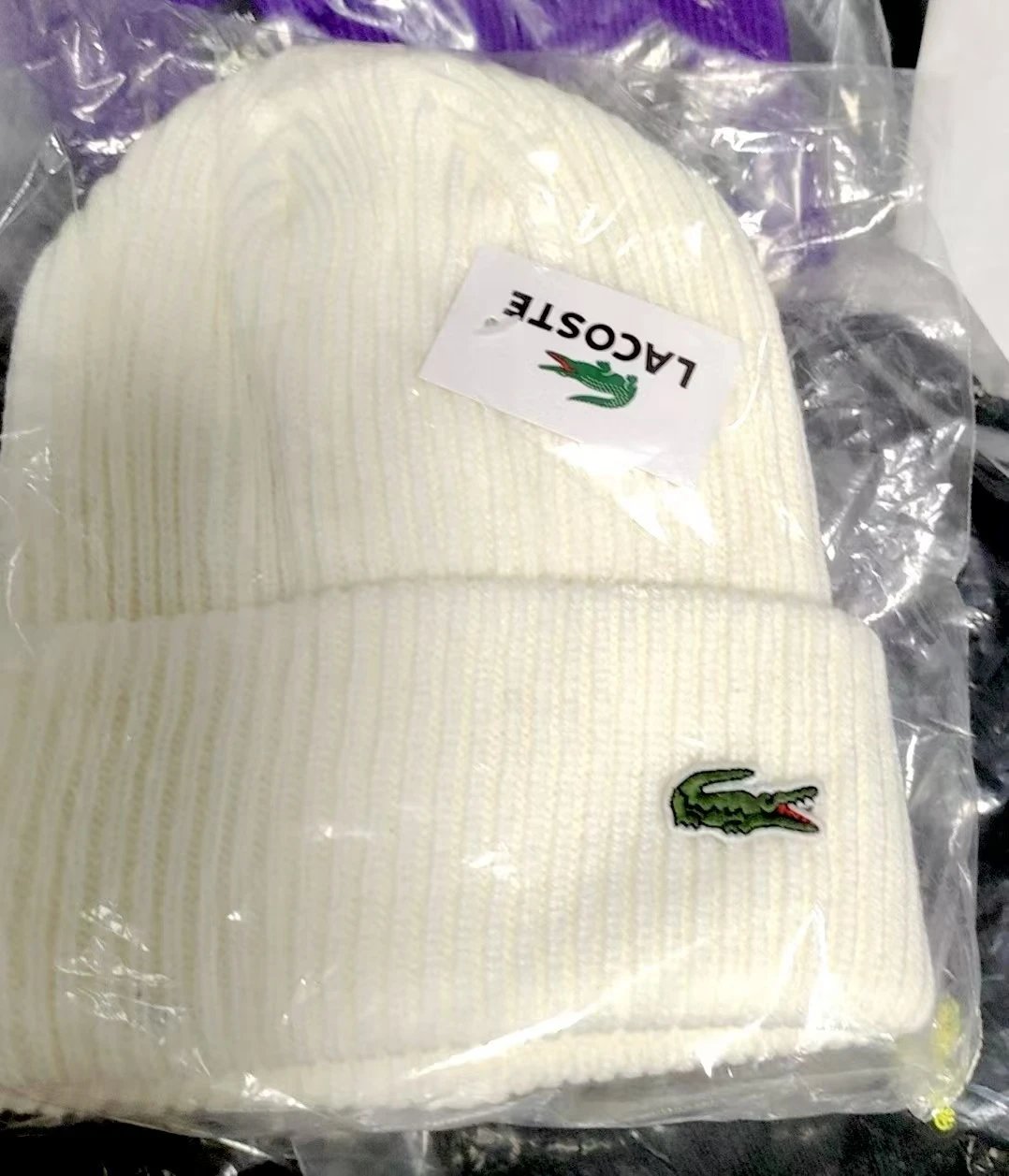 High-quality knitted hat 11 – additional view