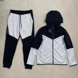 Matching Tracksuits – 40 Styles