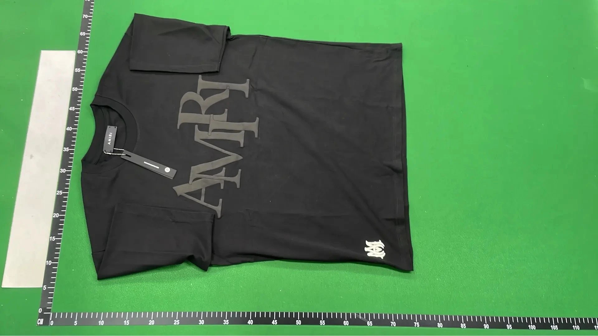 Factory-quality fashion shorts – additional view