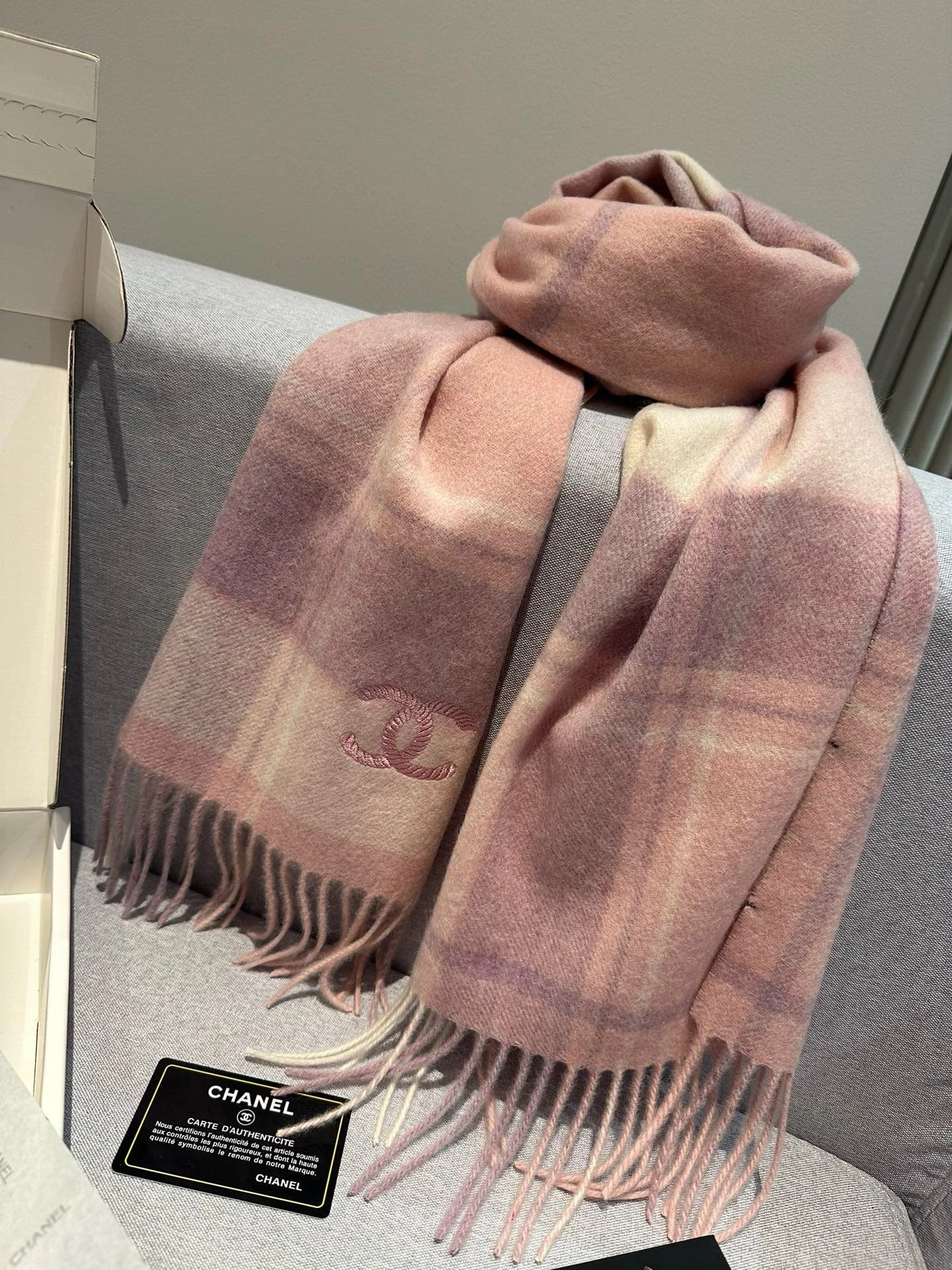 Unisex Scarves & Gloves – 33 Styles detail 9