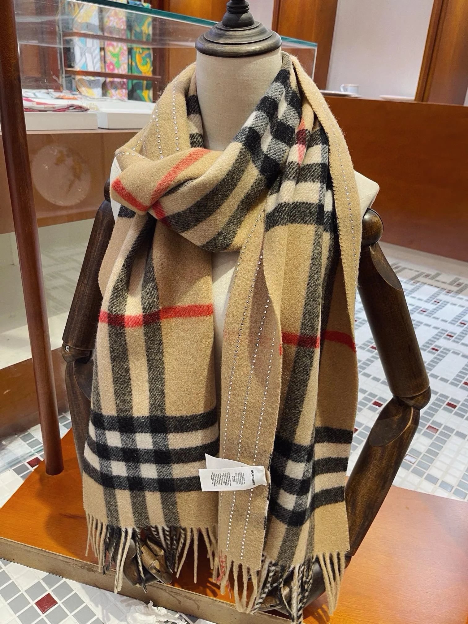 Unisex Scarves & Gloves – 33 Styles detail 1