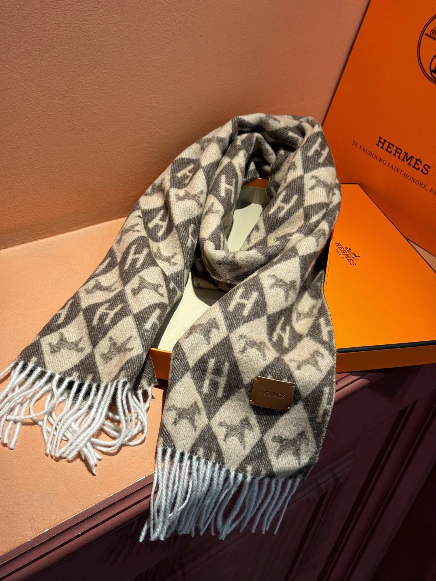 Unisex Scarves & Gloves – 33 Styles detail 13