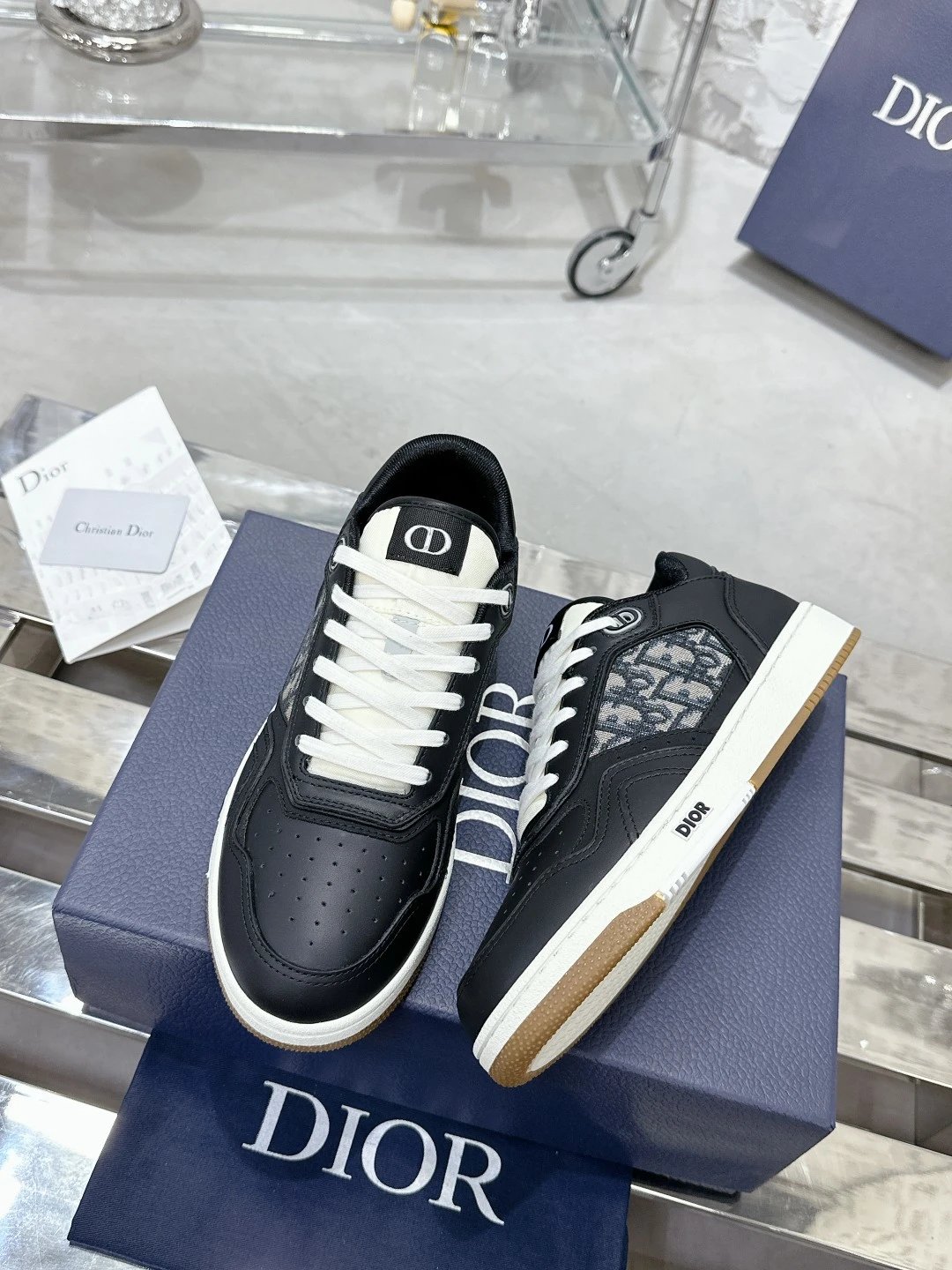 Casual Sneakers – 35 Styles detail 11